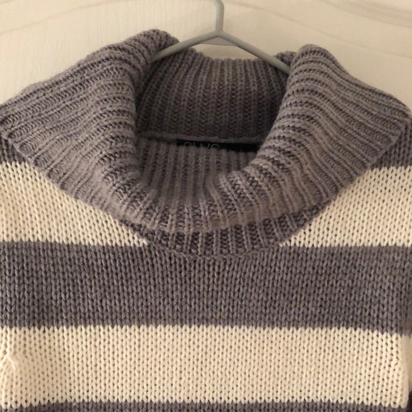 💥2/$25💥 Knitted sweater - Picture 2 of 2